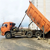 Доставили и разгрузили плодородную землю